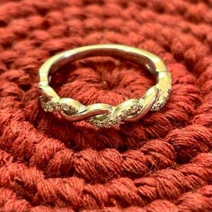 Peoples 0.12 CT TW 10k white gold twist band